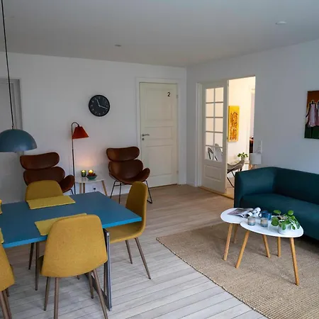 Homestay Hyggelig Byhus I Stueplan Med Solrig Gardhave