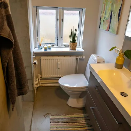 Homestay Hyggelig Byhus I Stueplan Med Solrig Gardhave Svendborg