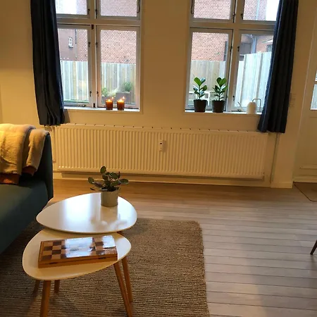 Hyggelig Byhus I Stueplan Med Solrig Gardhave Homestay *