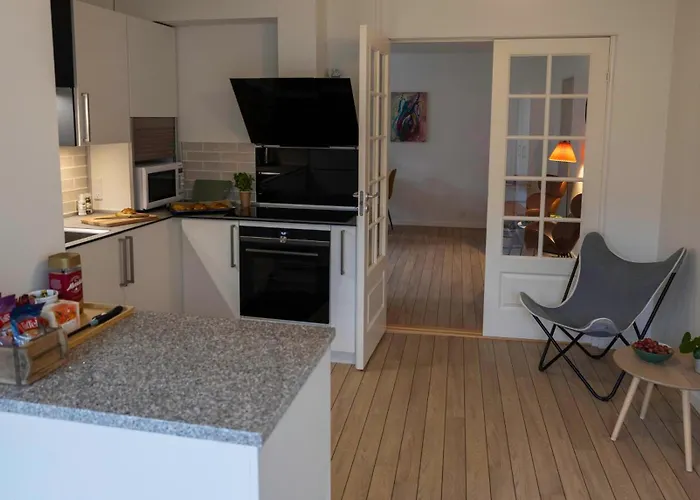 Hyggelig Byhus I Stueplan Med Solrig Gardhave בית אירוח *