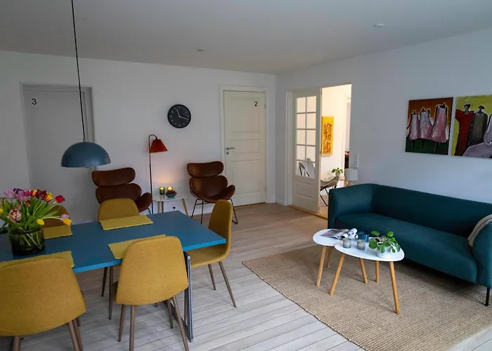 בית אירוח Hyggelig Byhus I Stueplan Med Solrig Gardhave