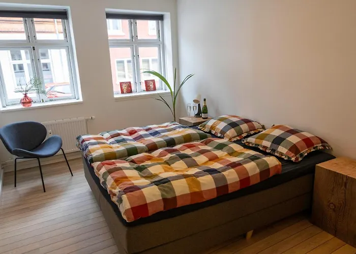 בית אירוח Hyggelig Byhus I Stueplan Med Solrig Gardhave *