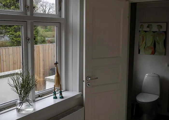 Hyggelig Byhus I Stueplan Med Solrig Gardhave בית אירוח *