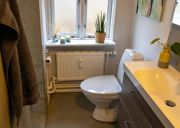 בית אירוח Hyggelig Byhus I Stueplan Med Solrig Gardhave סבנדבורג